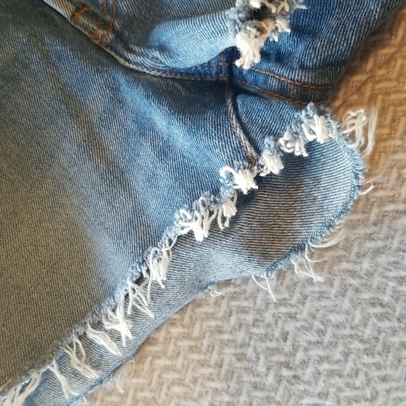 Levi's 501 Shorts - Picture 6 of 6